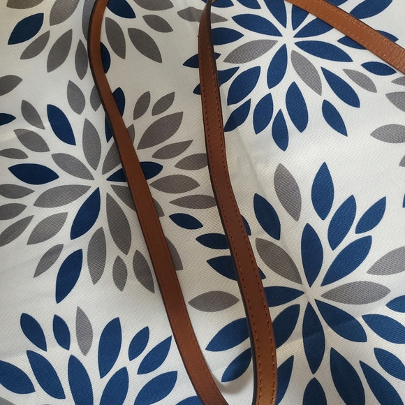 Michael Kors Crossbody - Picture 7 of 8